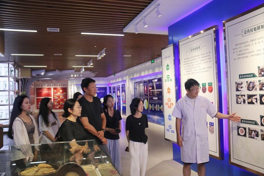 从课堂到实践：探寻中（蒙）医药之美