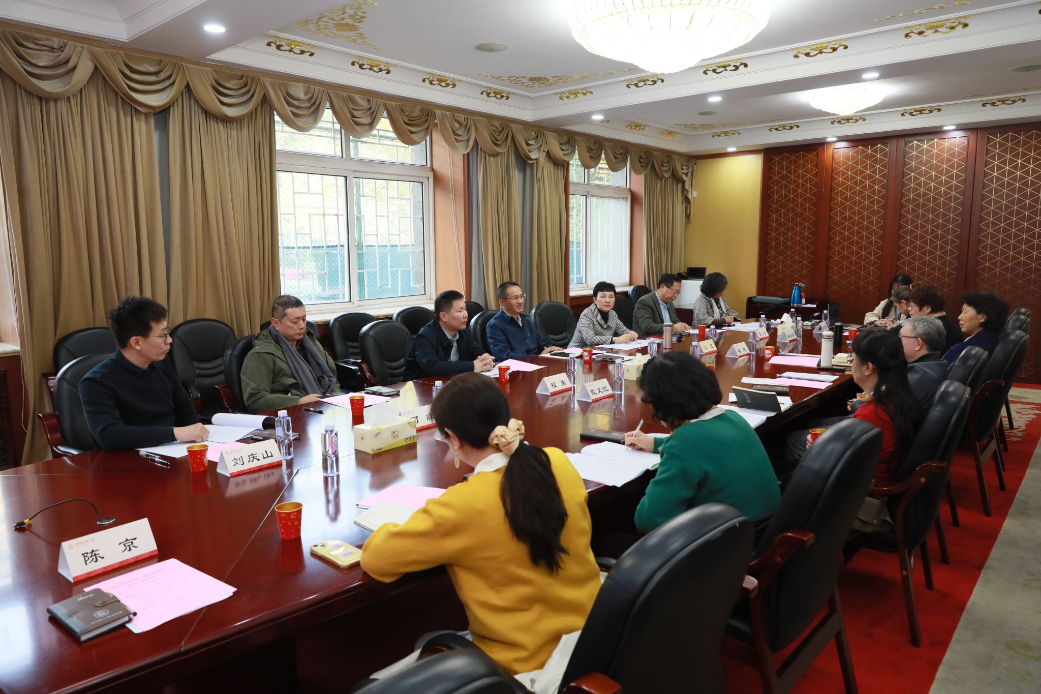 学校召开党外代表人士学习贯彻党的二十届四中全会精神座谈会