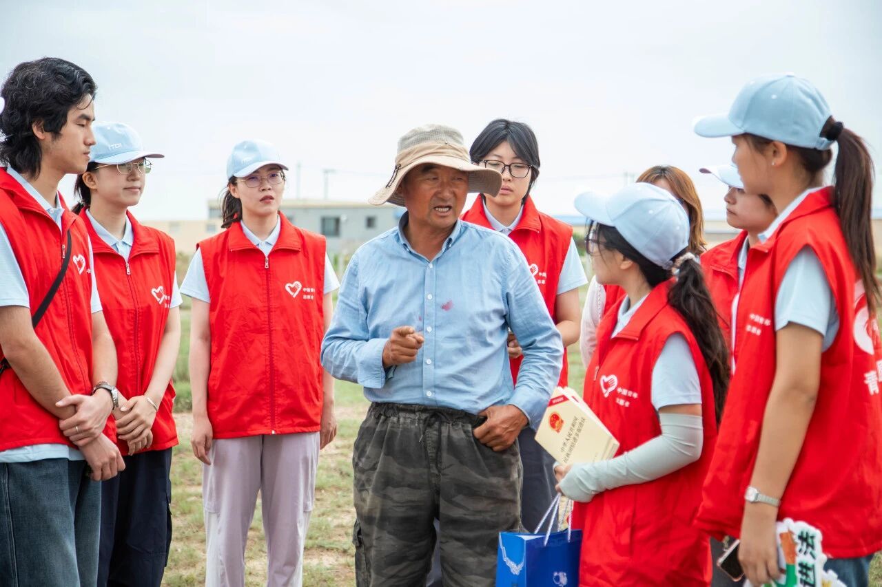 先理论之声、再宣讲之声、后践行之声——中央民大把民族团结进步促进法写成“校园+田野”大课堂