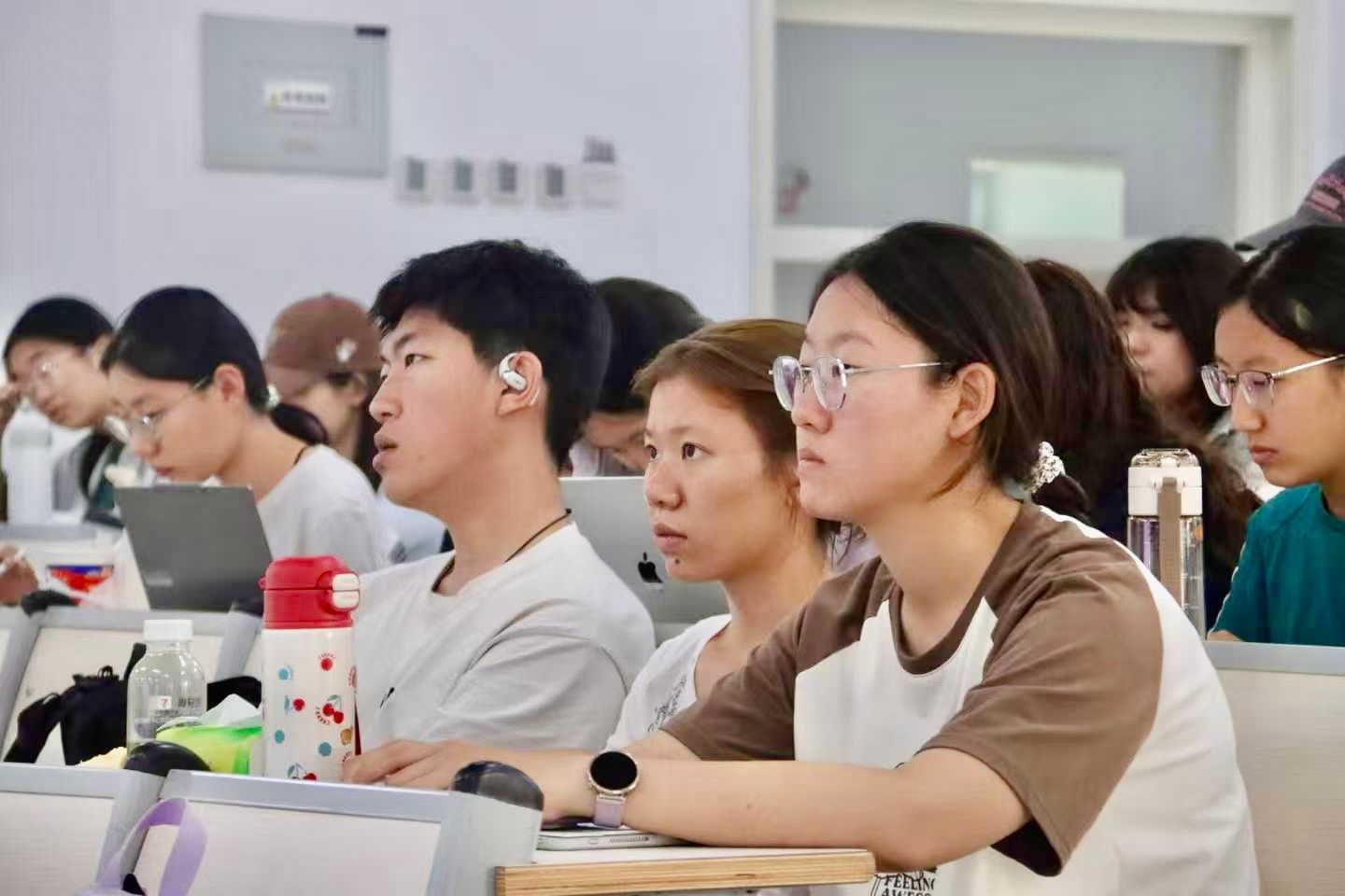 中华民族共同体学院“阅读与写作”系列讲座顺利举办