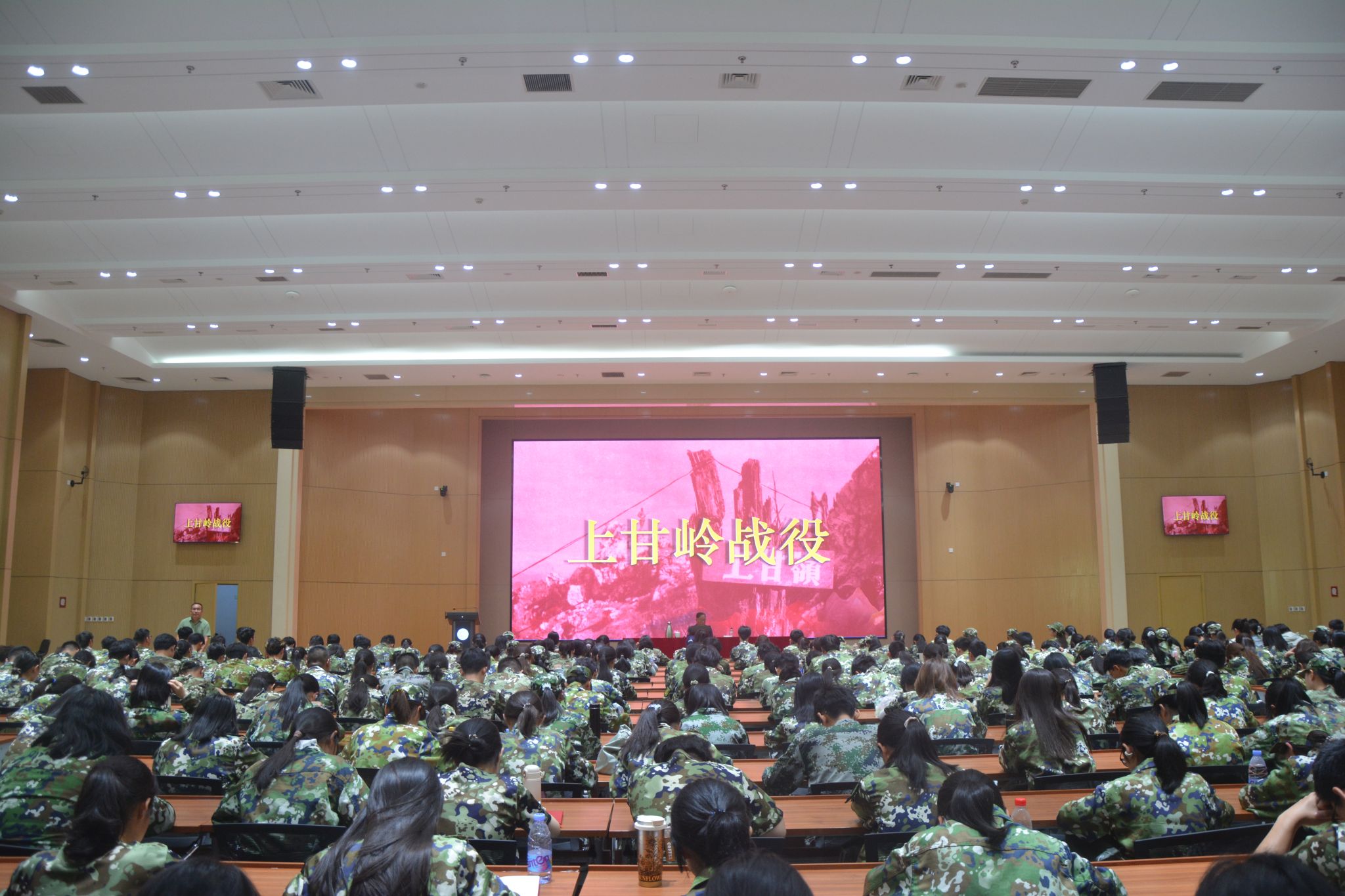 中央民族大学2026级新生入学教育“与信仰对话”公开课举行