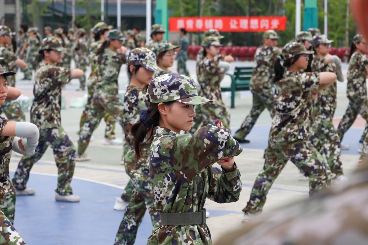 “戎”铸青春志，赤心谱华章｜中央民族大学2025级本科生军训圆满结束